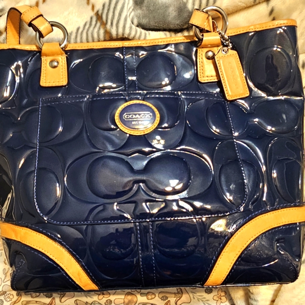 NAVY PATENT LEATHER EMBOSSED COACH SHOULDER BAG